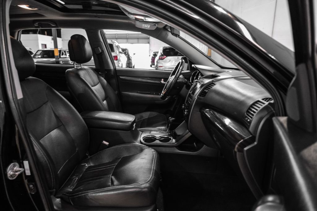Used 2012 Kia Sorento EX w/ EX V6 Premium Pkg image 33