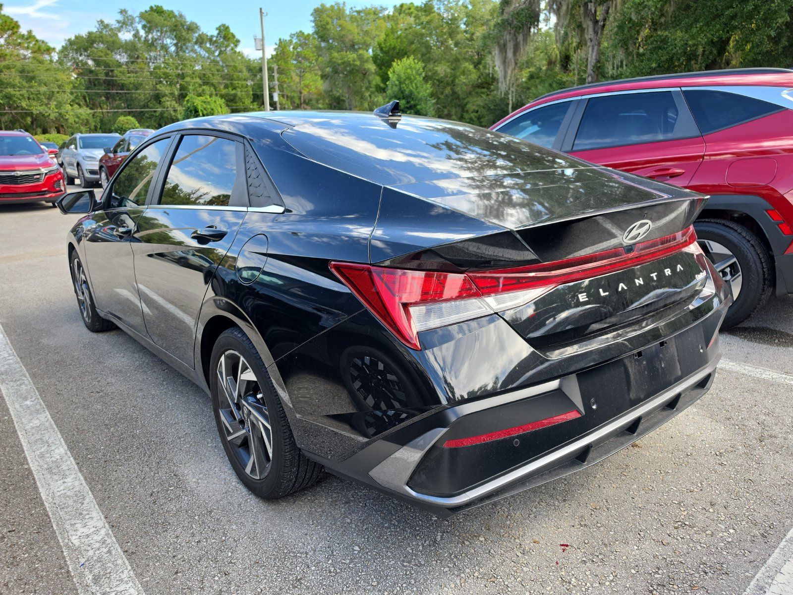 Used 2024 Hyundai Elantra Limited FWD image 5
