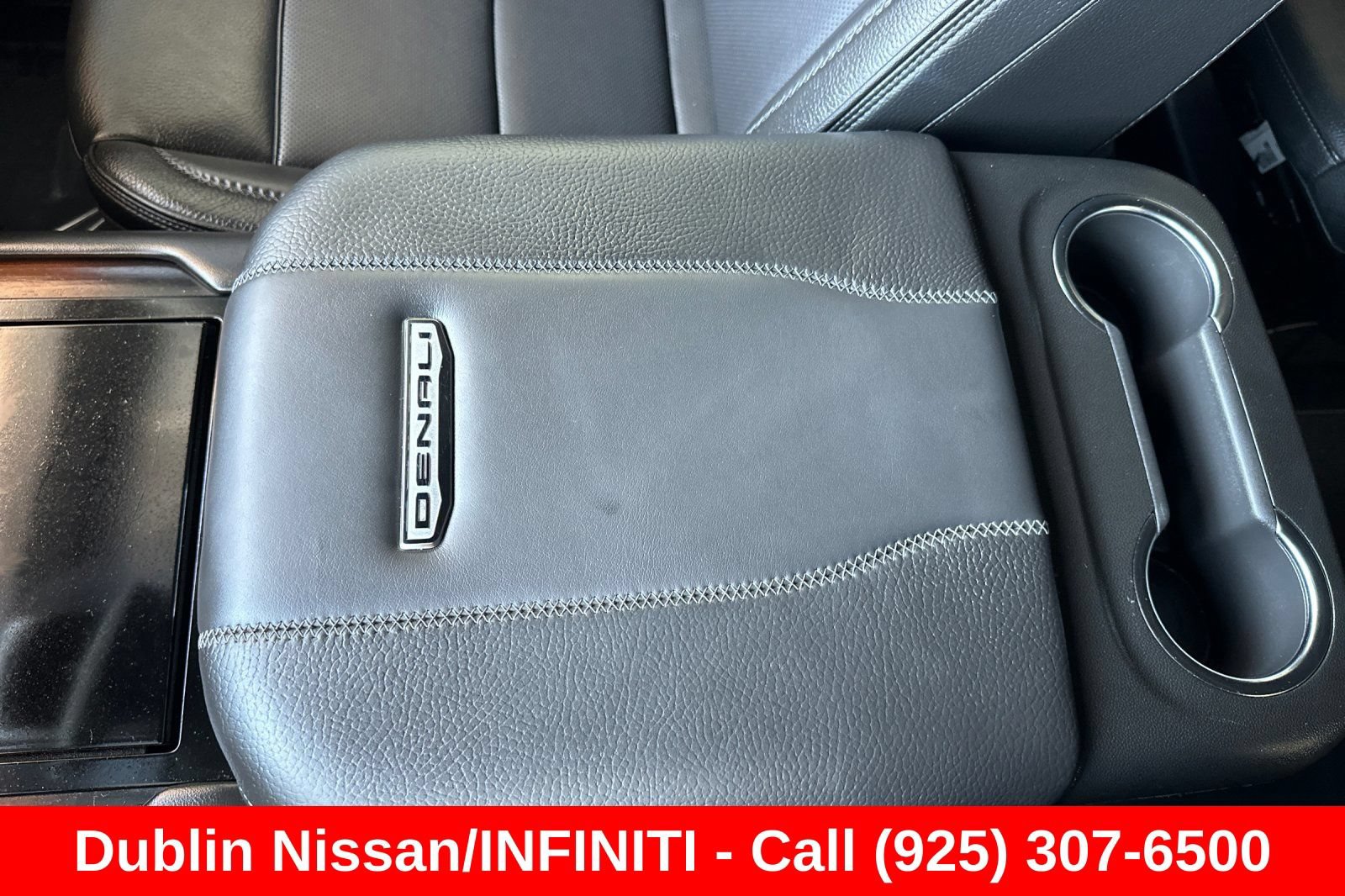Used 2025 GMC Yukon XL Denali AWD/4WD image 34