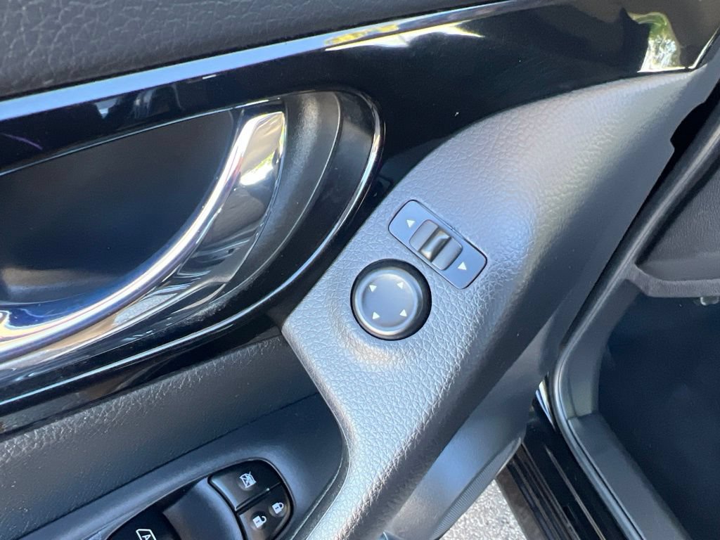 Used 2017 Nissan Rogue Sport SV AWD/4WD image 52