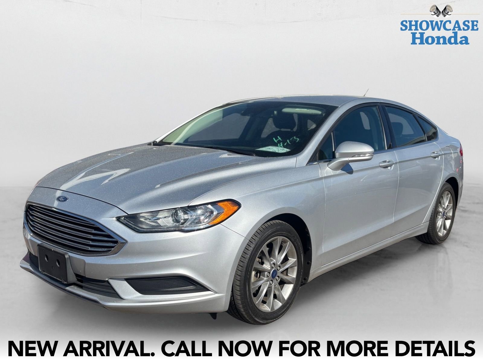 Used 2017 Ford Fusion SE image 2
