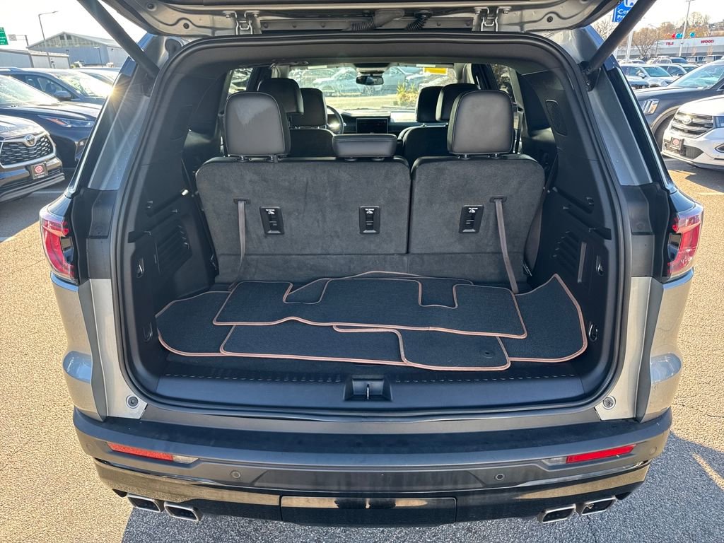 Used 2024 GMC Acadia AT4 w/ Luxury Package image 7