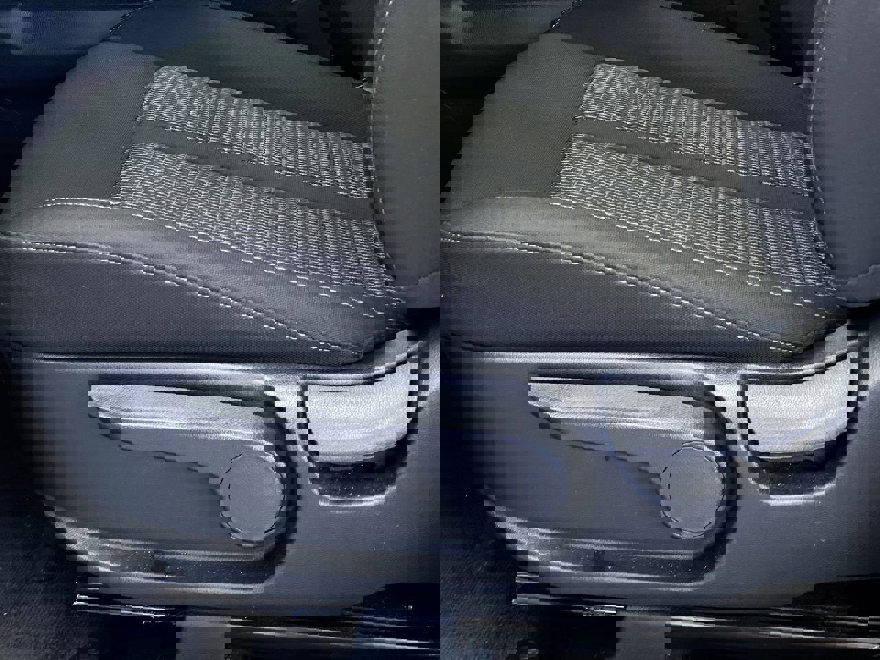 Certified 2025 Kia Sorento LX image 17