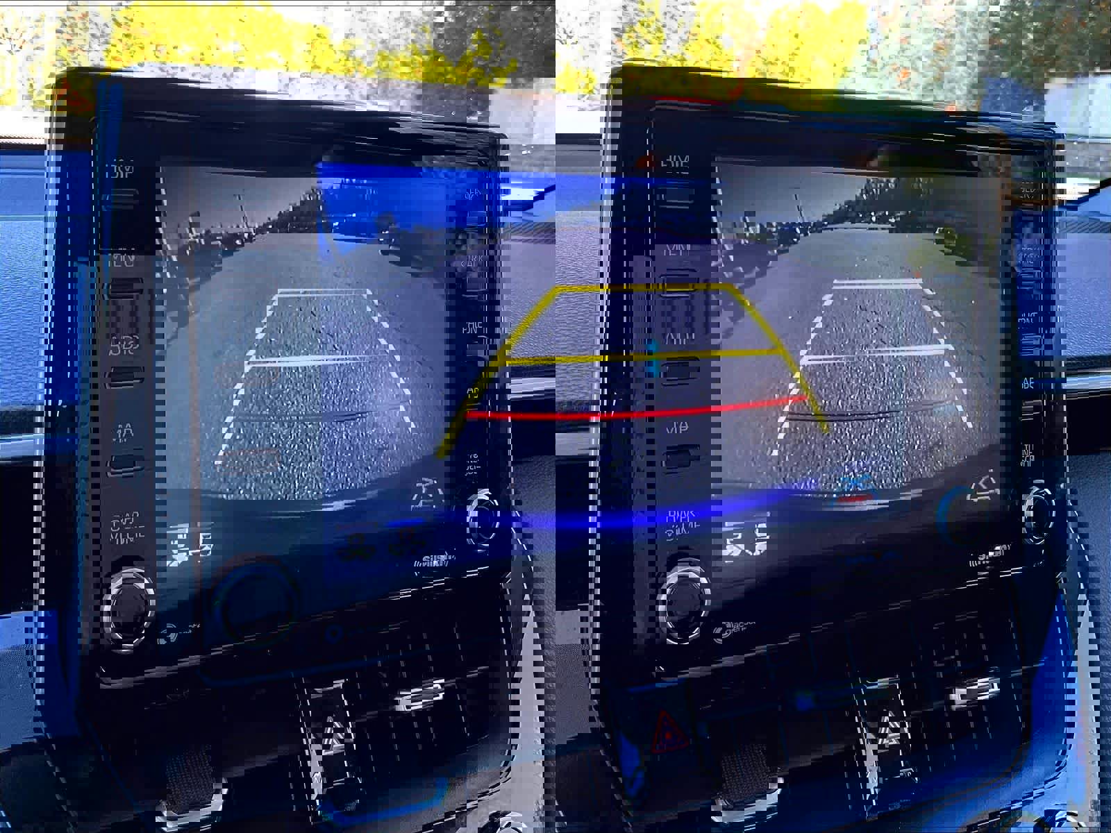 Used 2022 Toyota Corolla Cross XLE w/ Convenience Package image 19