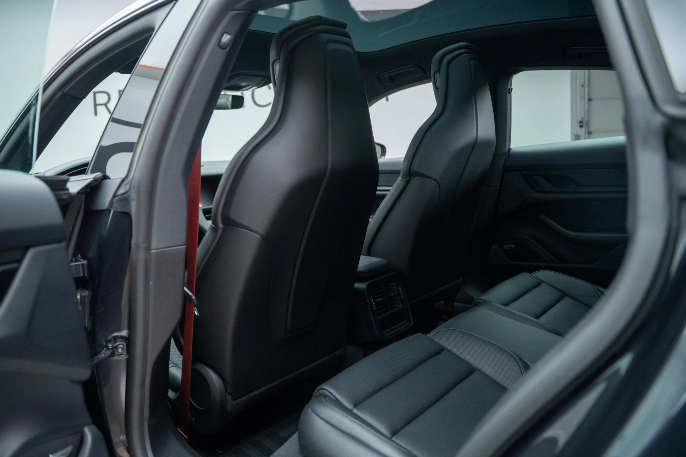 Used 2025 Porsche Taycan image 32