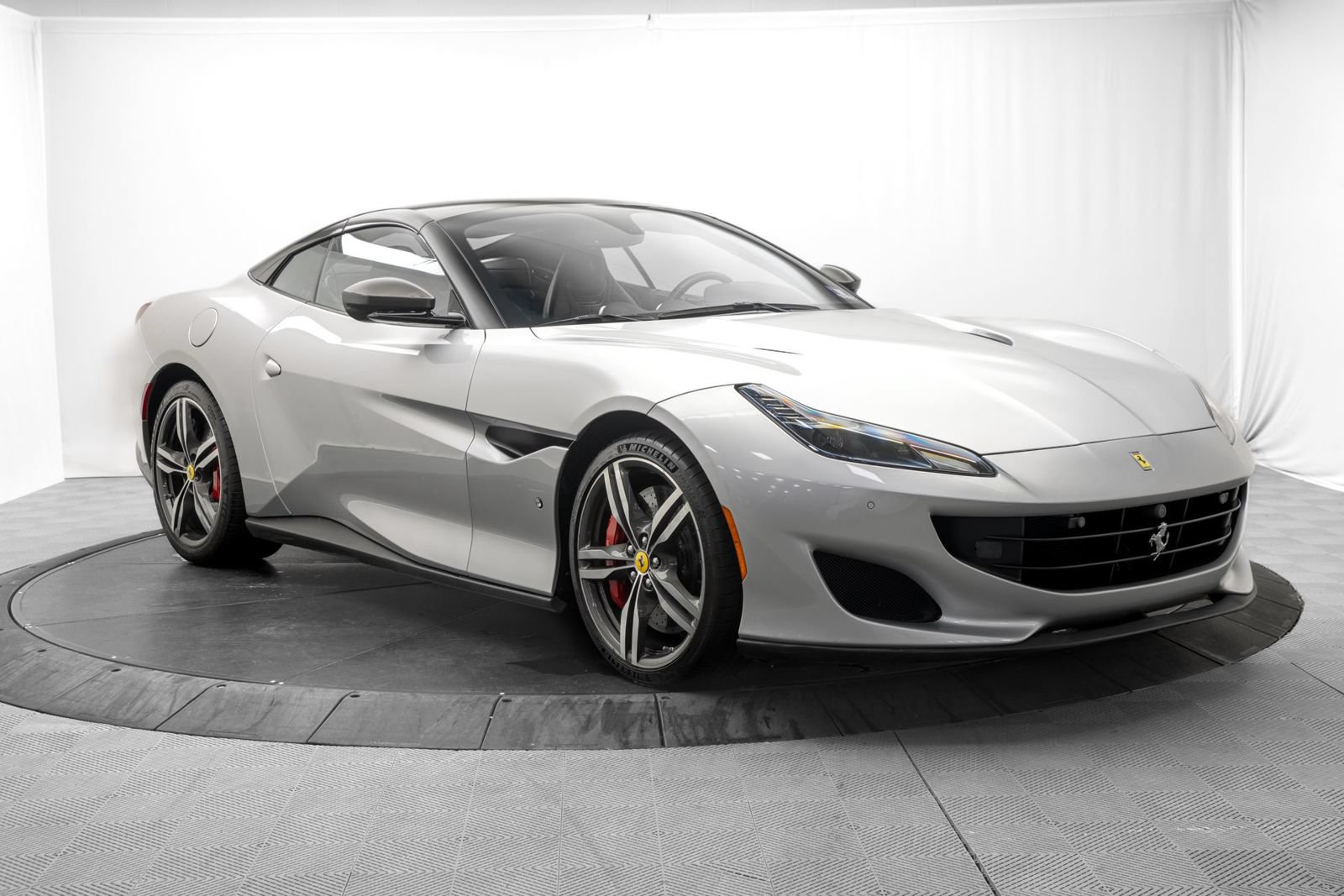 Used 2019 Ferrari Portofino RWD image 9