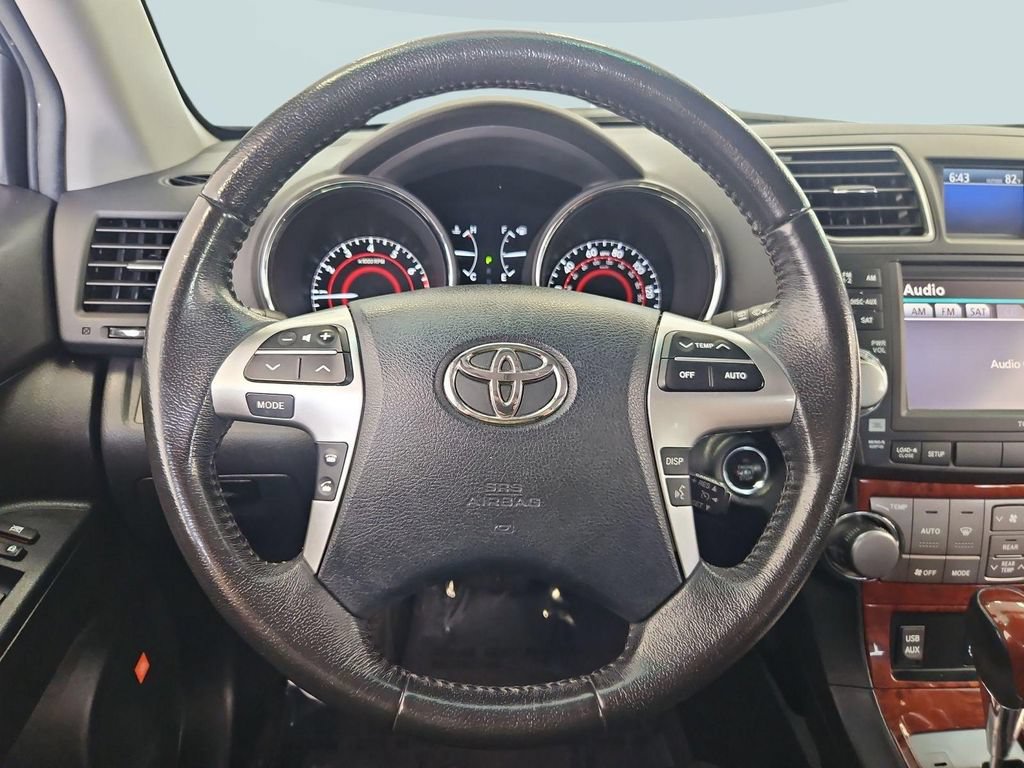 Used 2012 Toyota Highlander Limited w/ Tow Pkg AWD/4WD image 14