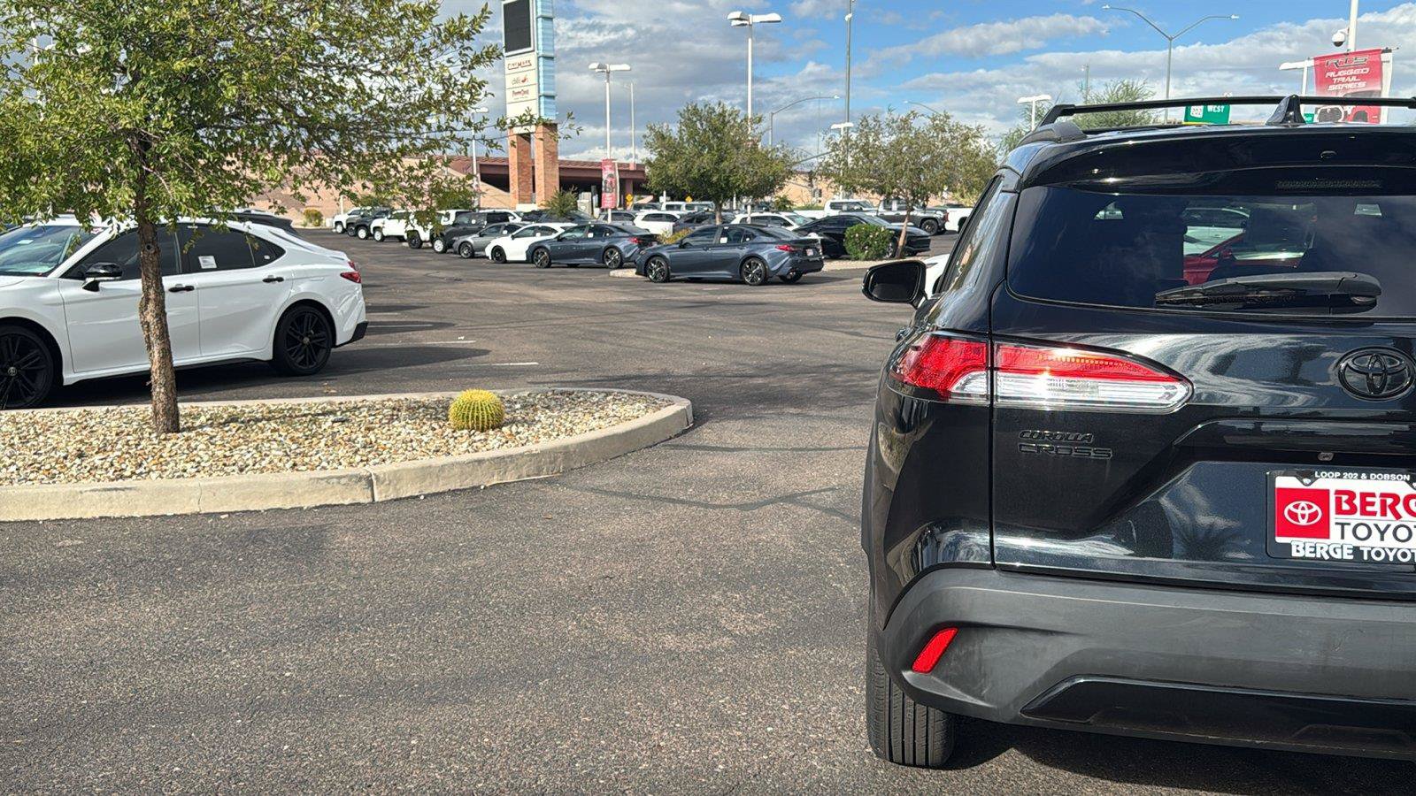 Used 2023 Toyota Corolla Cross LE w/ Black Badges Package (TMS) FWD image 8