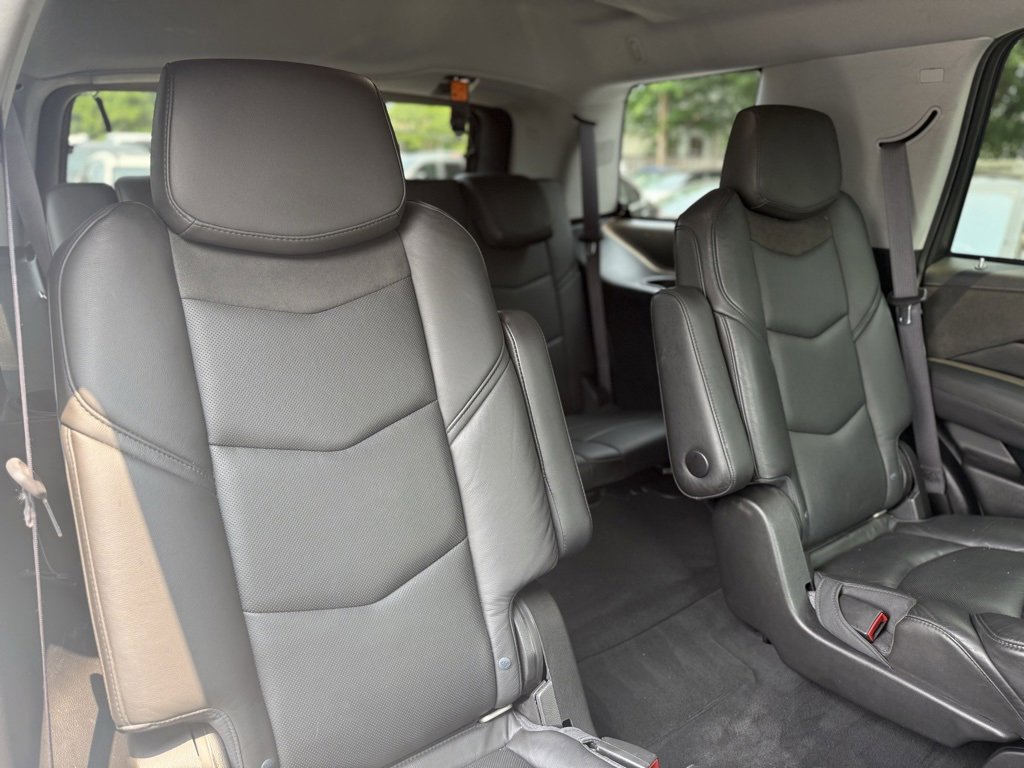 Used 2016 Cadillac Escalade Luxury image 12