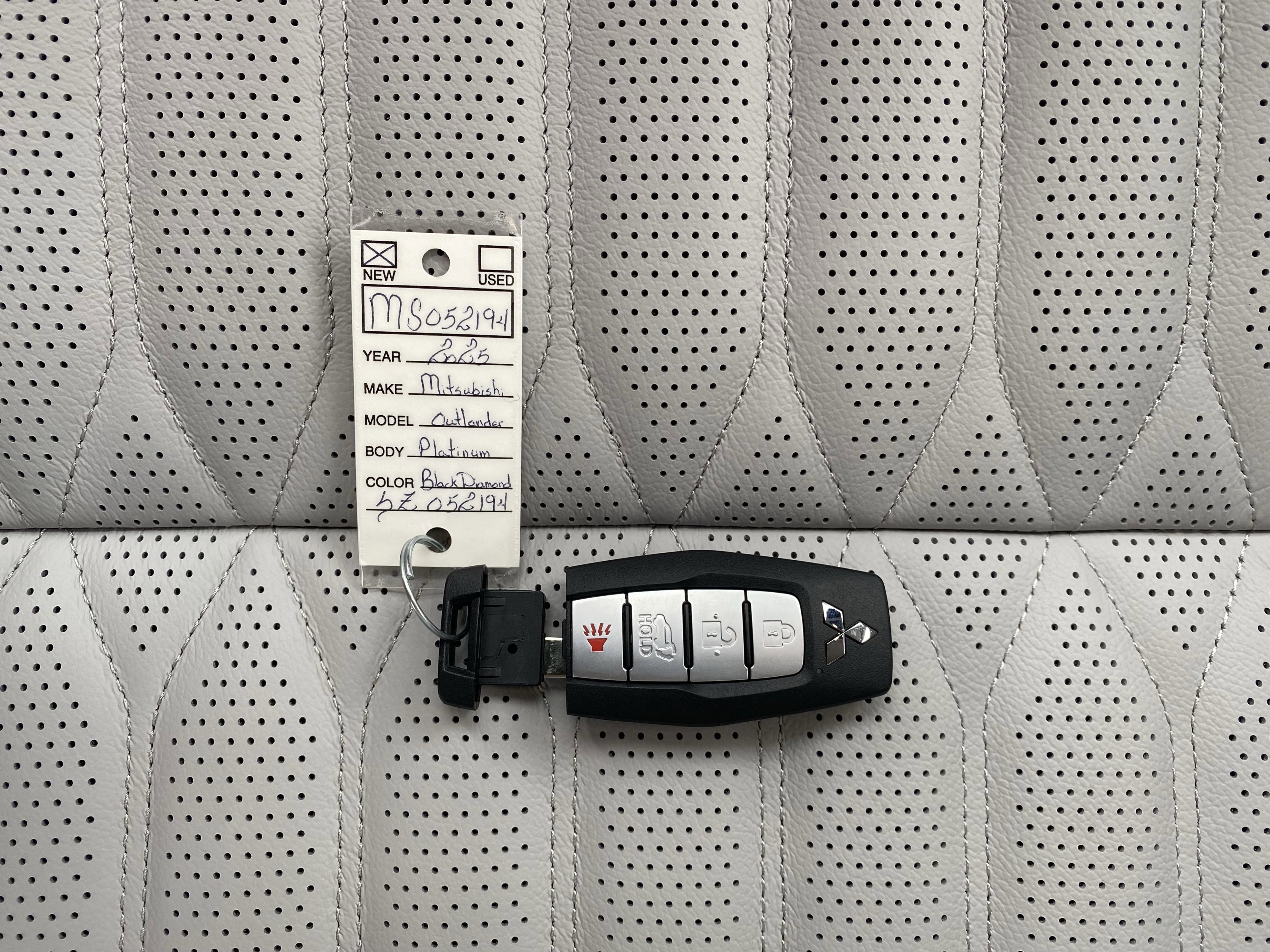 Used 2025 Mitsubishi Outlander AWD image 46