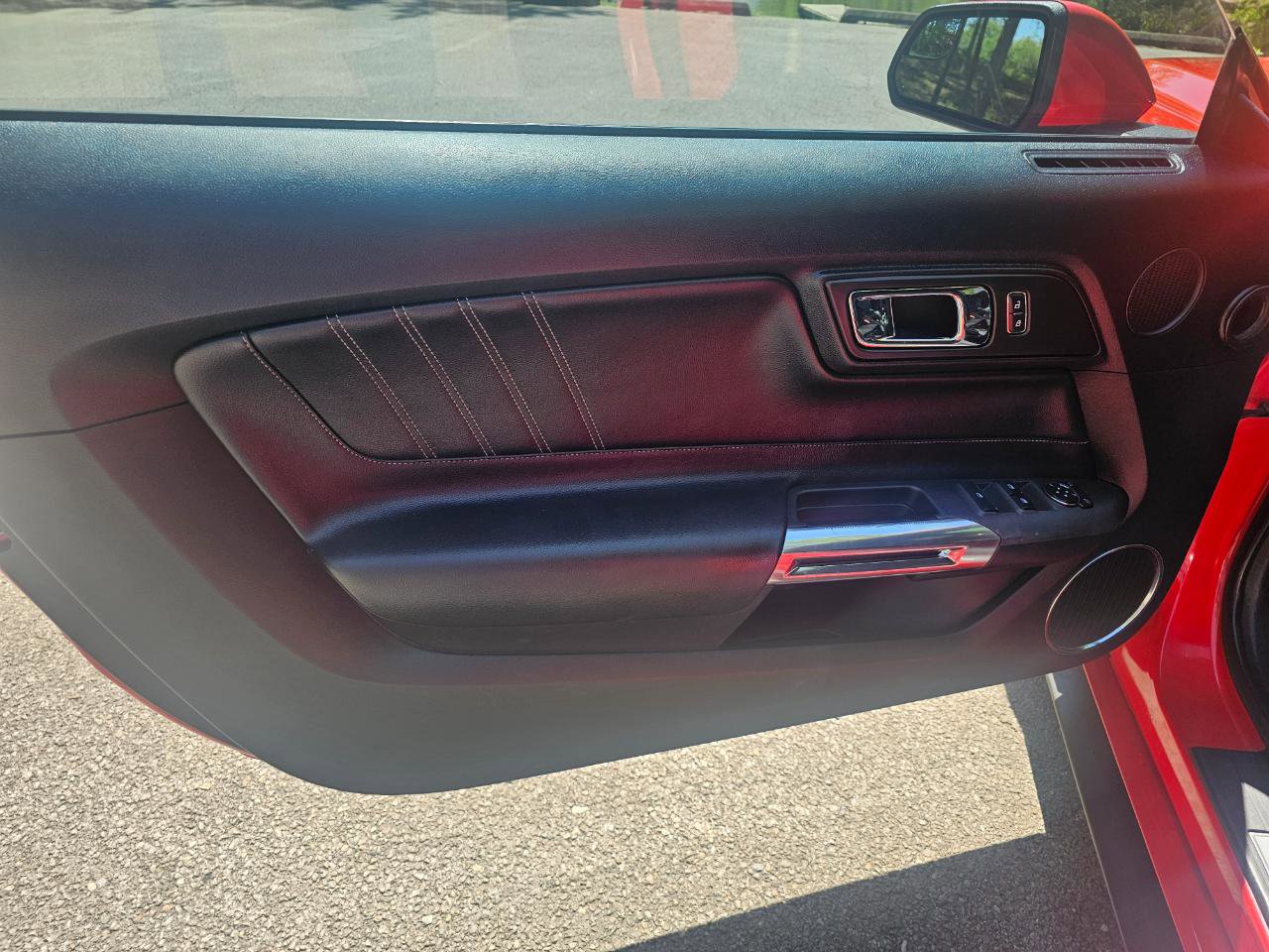 Used 2016 Ford Mustang Premium RWD image 19