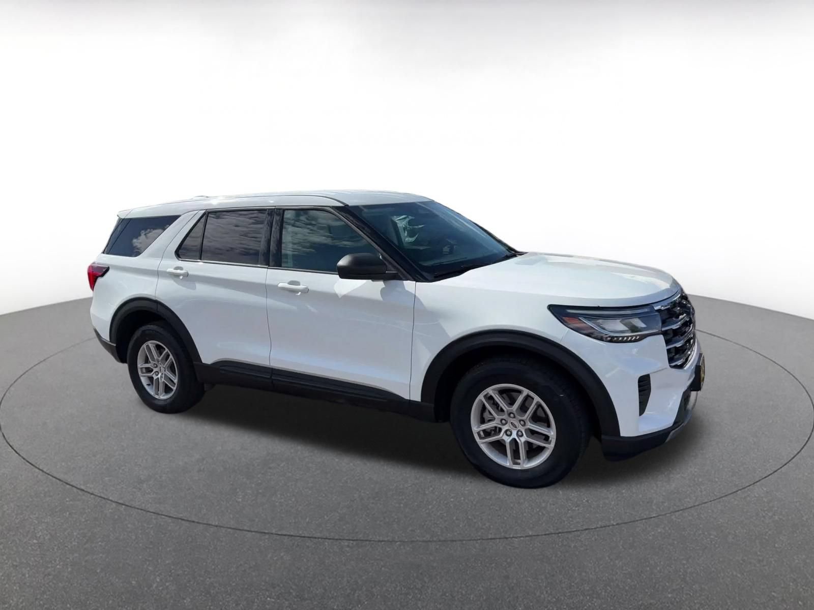 Used 2026 Ford Explorer Active AWD/4WD image 2