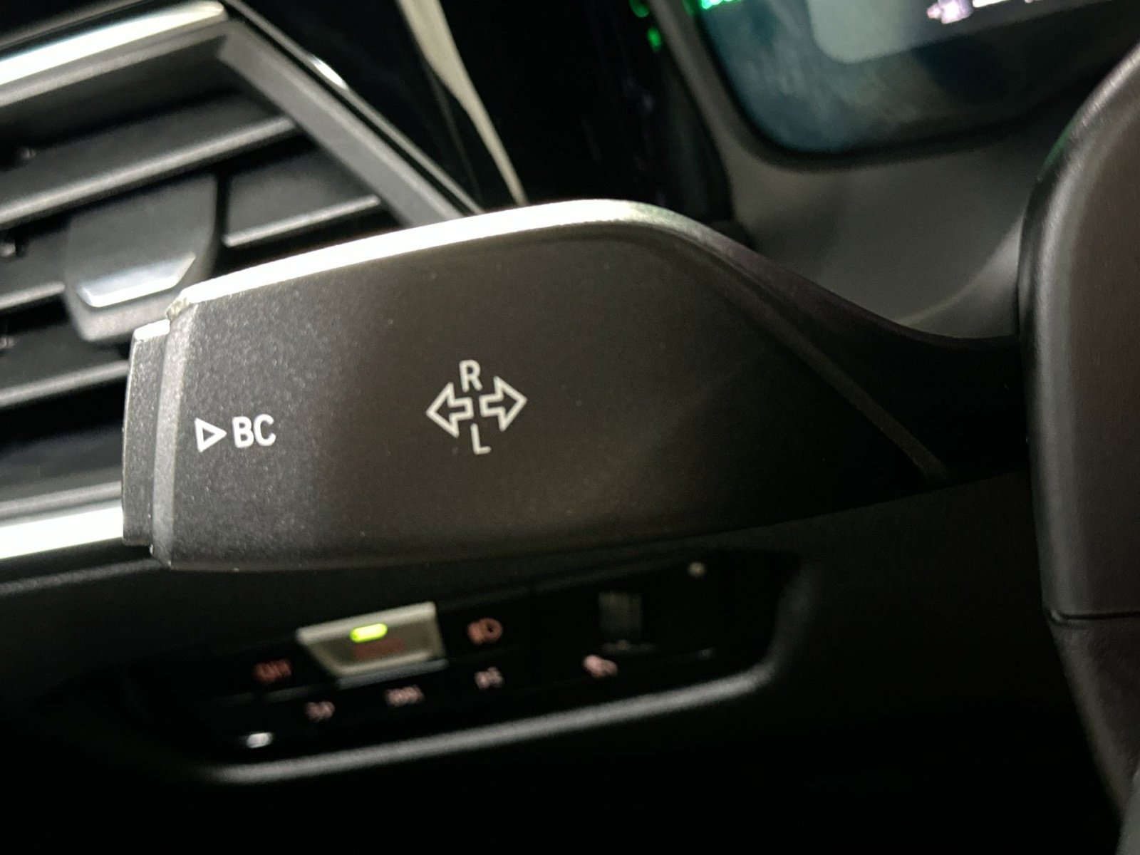 Used 2020 BMW 330i xDrive Sedan w/ Convenience Package image 32