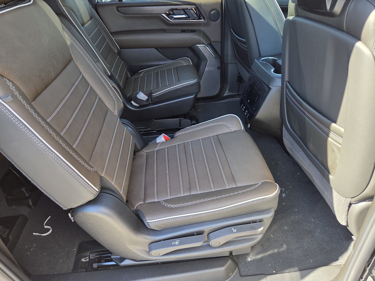 New 2026 GMC Yukon XL Denali Ultimate w/ LPO, Floor Liner Package AWD/4WD image 26