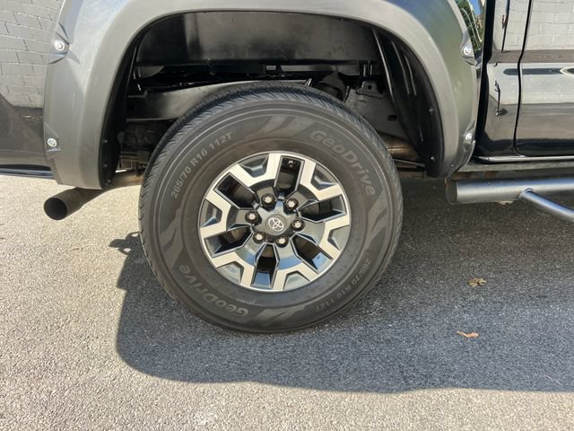 Used 2020 Toyota Tacoma TRD Off-Road w/ Technology Package AWD/4WD image 32
