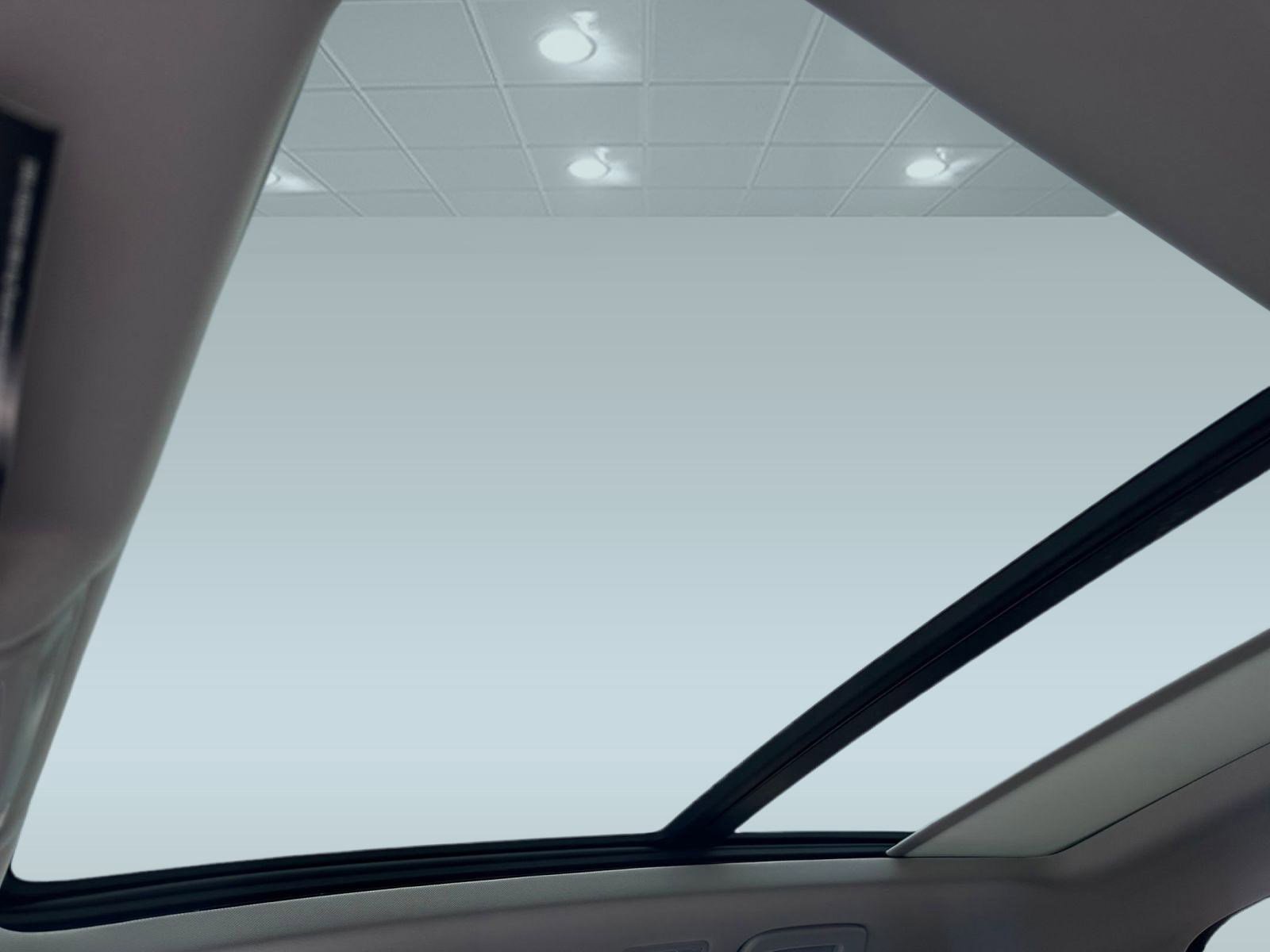 New 2026 Volkswagen Taos SE image 14