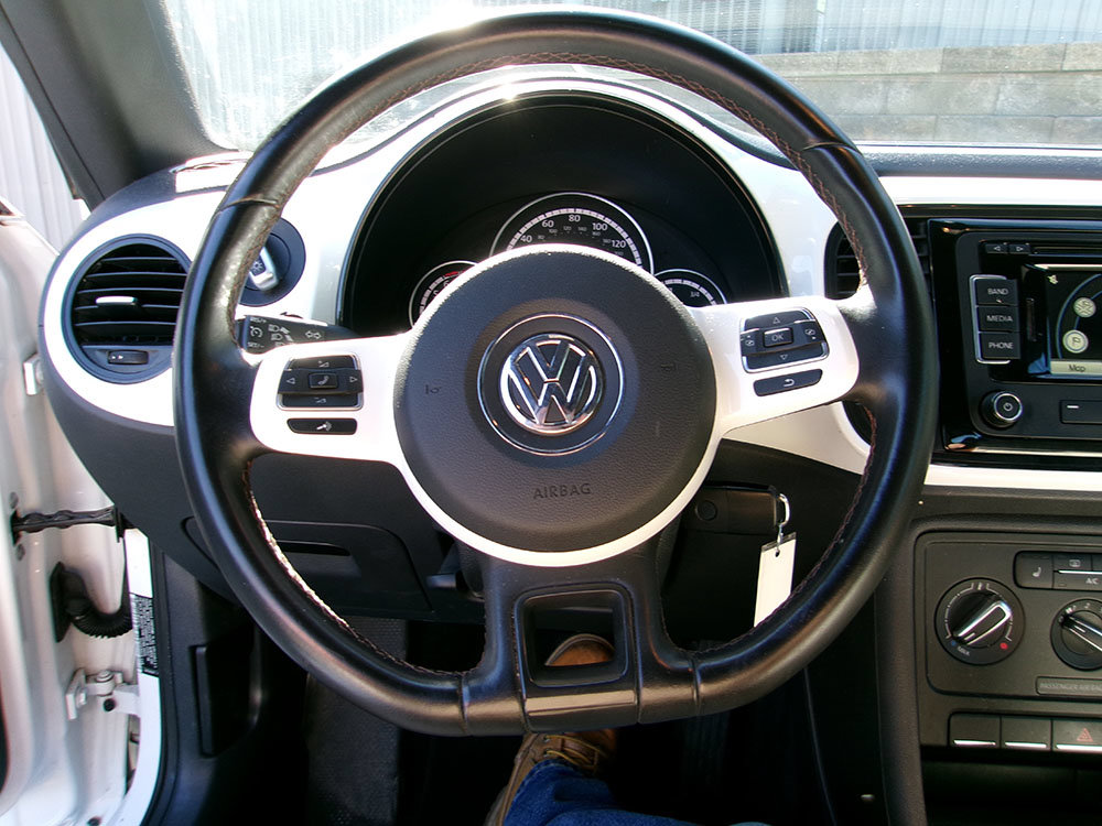 Used 2015 Volkswagen Beetle 1.8T Classic FWD image 16