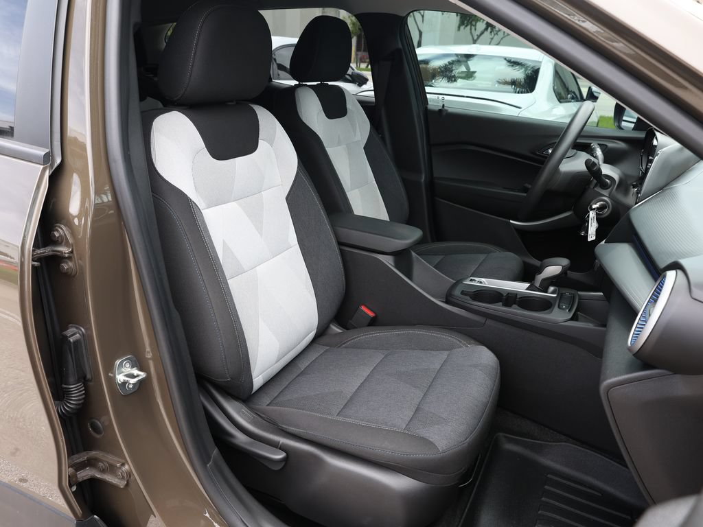 Used 2024 Chevrolet Trax LS FWD image 18