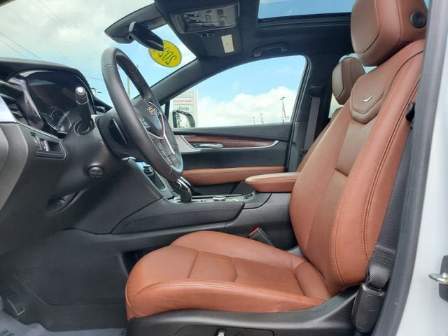 Used 2024 Cadillac XT5 Premium Luxury w/ LPO, Floor Liner Package FWD image 4