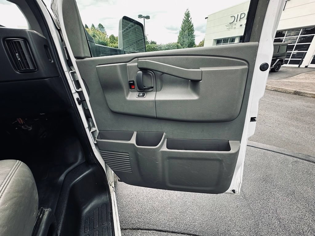 Used 2021 Chevrolet Express 4500 Extended w/ Power Convenience Package RWD image 21