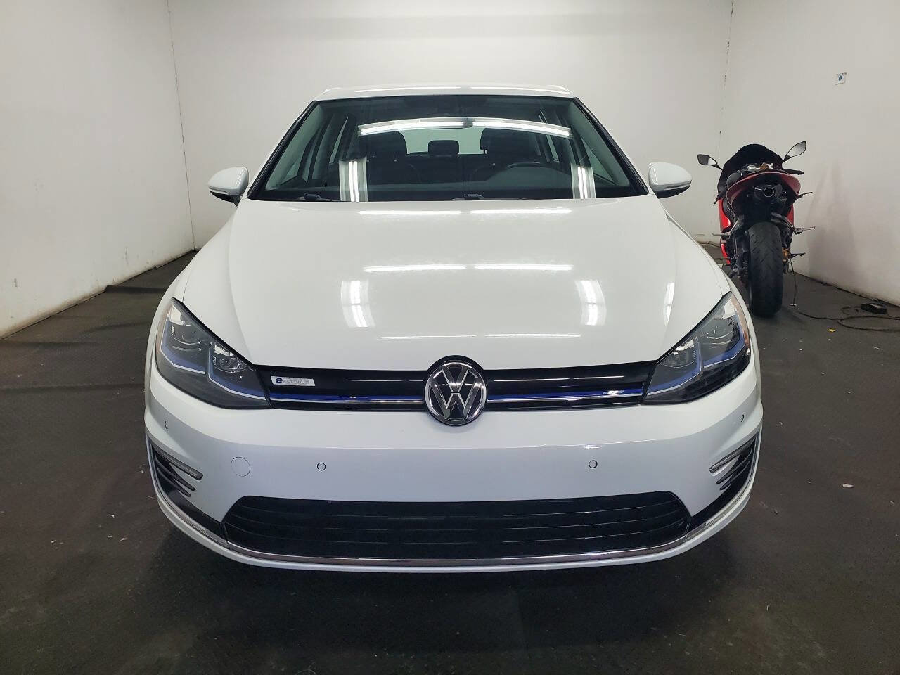 Used 2017 Volkswagen e-Golf SEL Premium FWD image 2