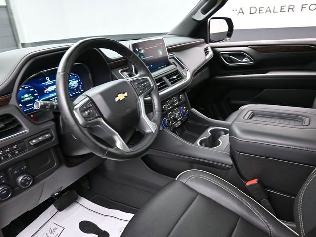 Used 2024 Chevrolet Suburban Premier w/ Premium Package 2 AWD/4WD image 21