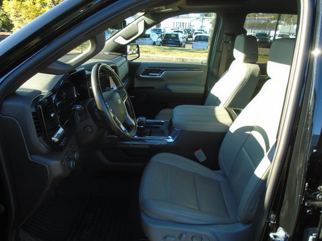 Used 2023 Chevrolet Silverado 1500 LTZ w/ LTZ Premium Package image 8