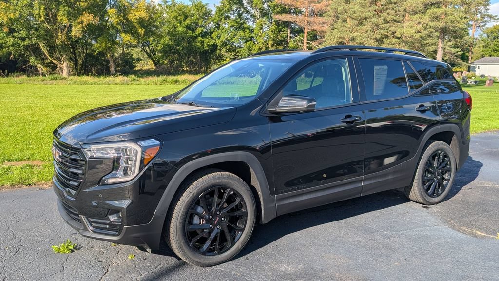 Used 2023 GMC Terrain SLT w/ Infotainment Package II AWD/4WD image 2