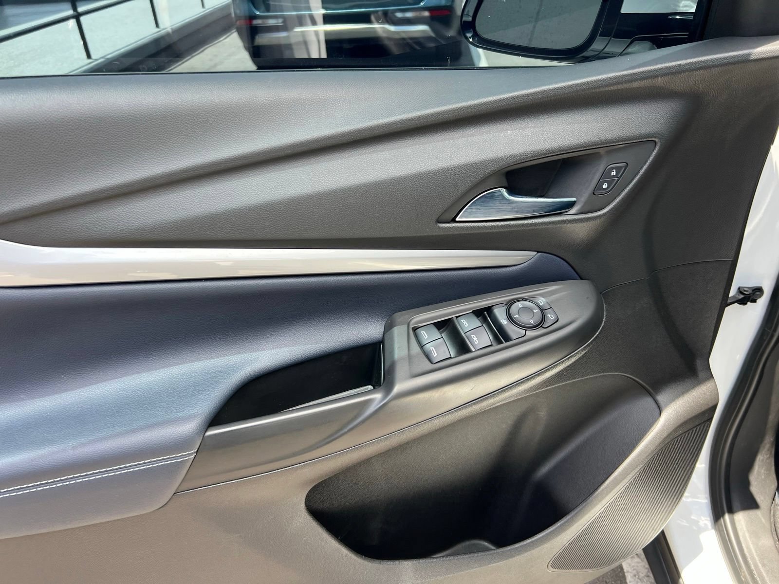 Used 2022 Chevrolet Bolt EUV Premier w/ Super Cruise Package FWD image 24