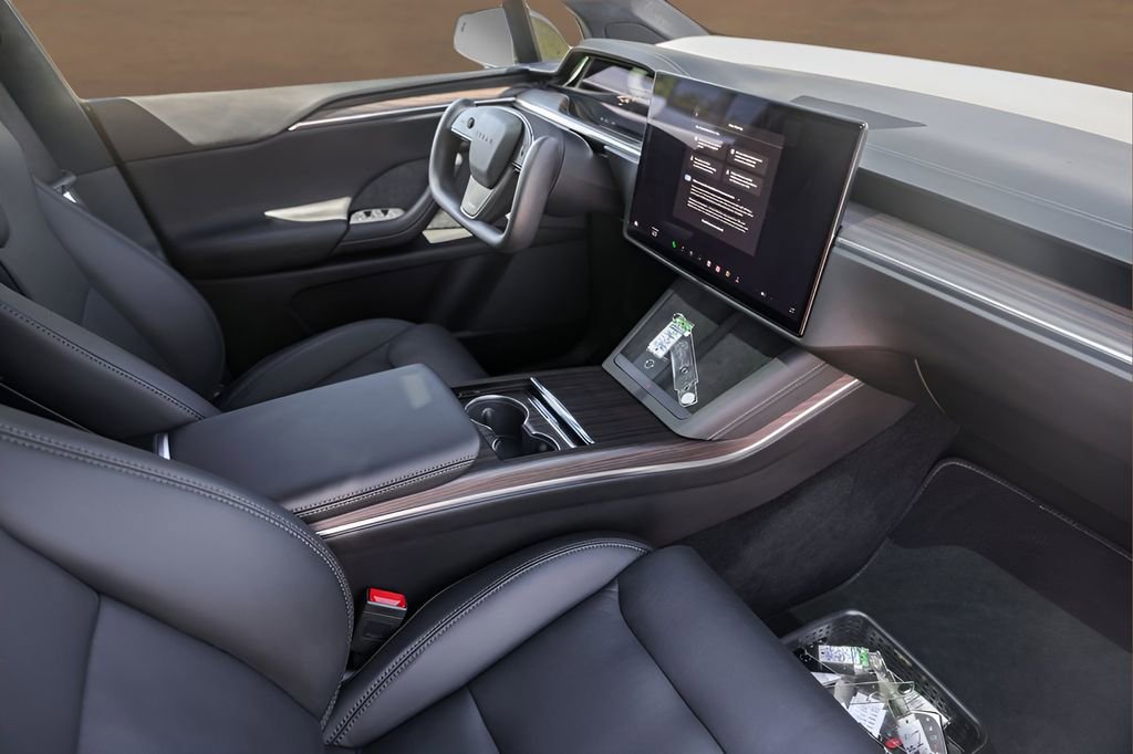Used 2023 Tesla Model X image 28