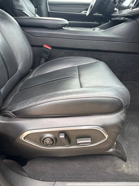 Used 2024 Jeep Wagoneer L Series II w/ Flexible Seating Group AWD/4WD image 23