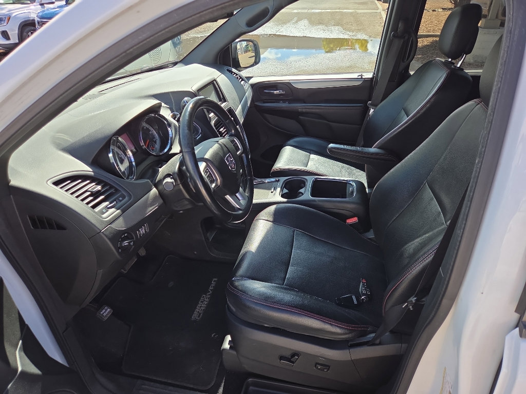 Used 2015 Dodge Grand Caravan R/T w/ Driver Convenience Group FWD image 11