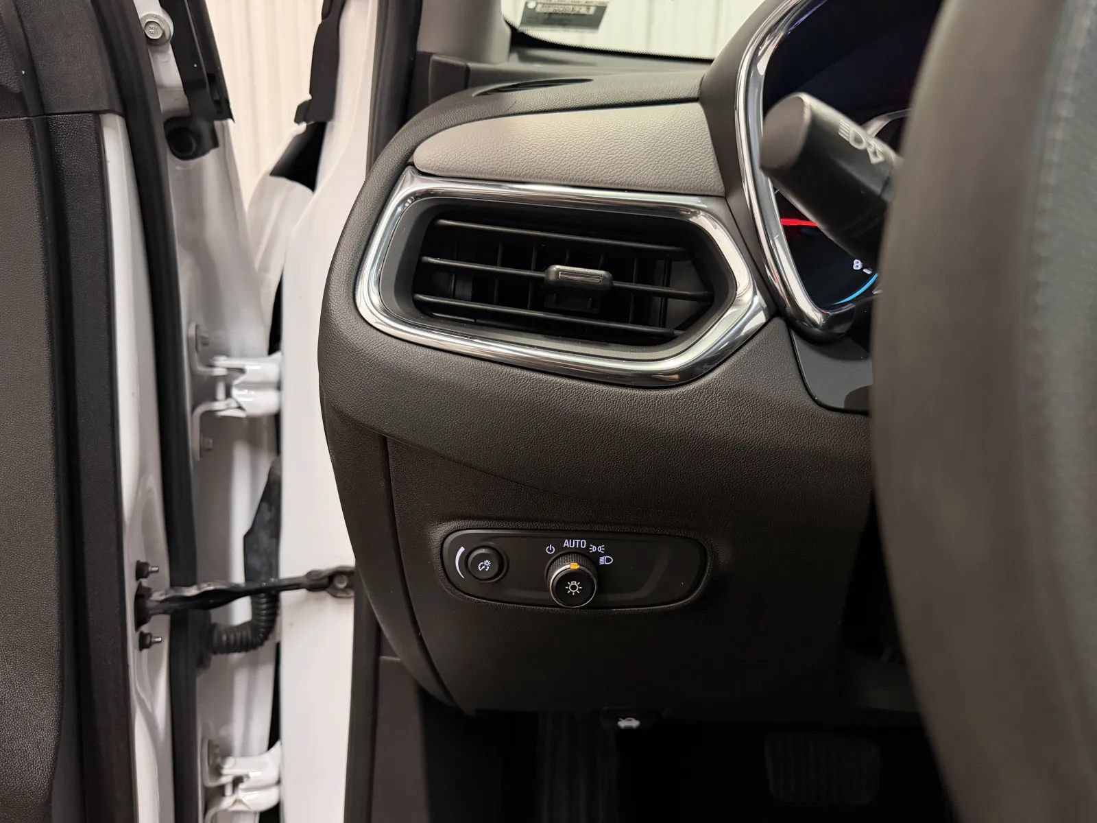 Used 2023 Chevrolet Equinox LS w/ LS Convenience Package AWD/4WD image 26