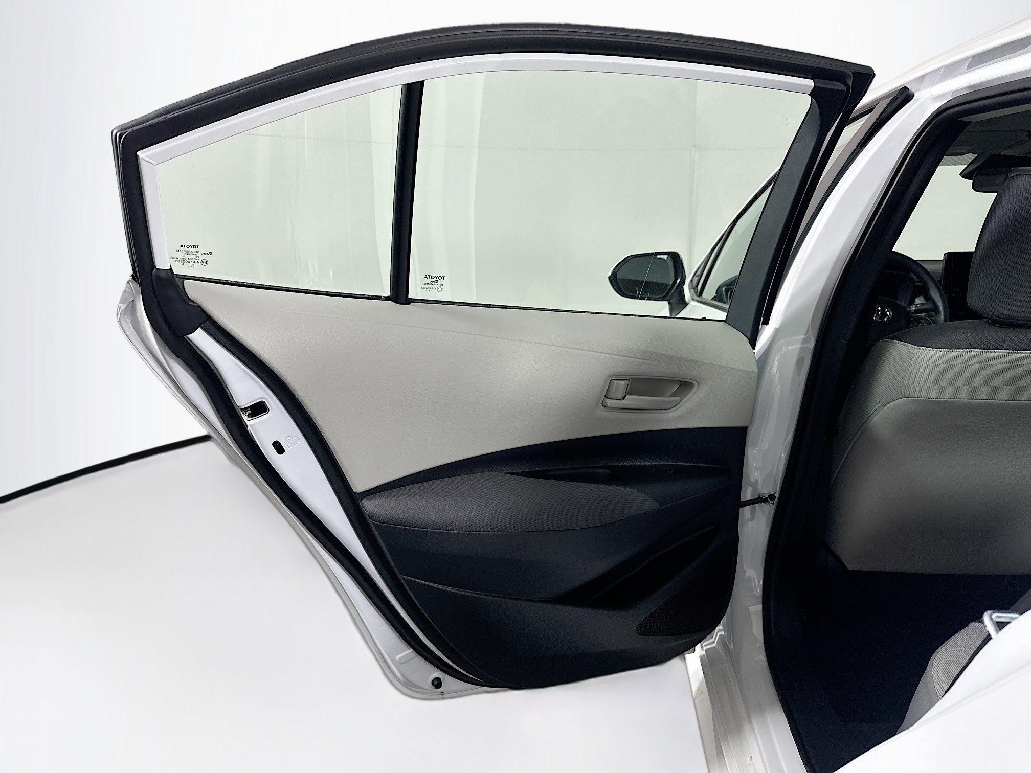 Used 2026 Toyota Corolla LE FWD image 25