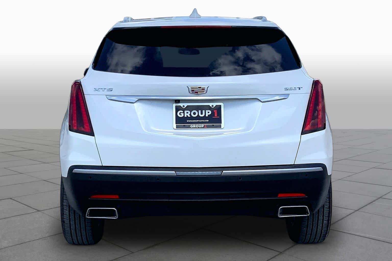 Used 2025 Cadillac XT5 Luxury w/ LPO, Floor Liner Package FWD image 5