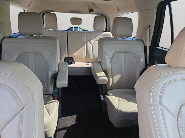 Used 2022 Ford Expedition Limited image 17