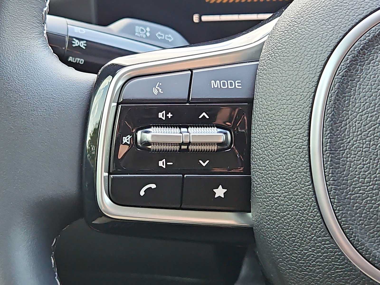 Certified 2025 Kia Sorento S FWD image 21