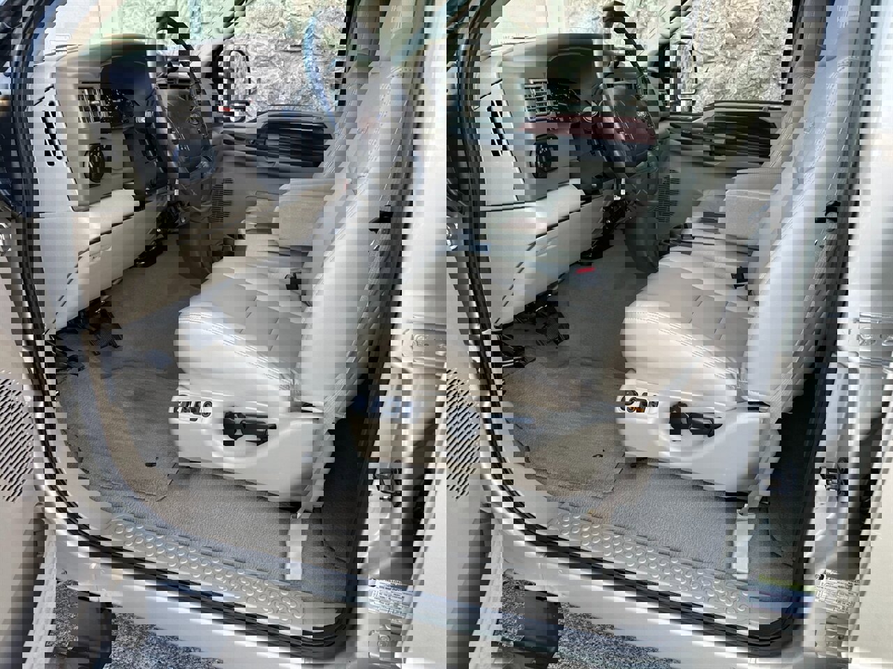 Used 2005 Ford Excursion Limited image 13