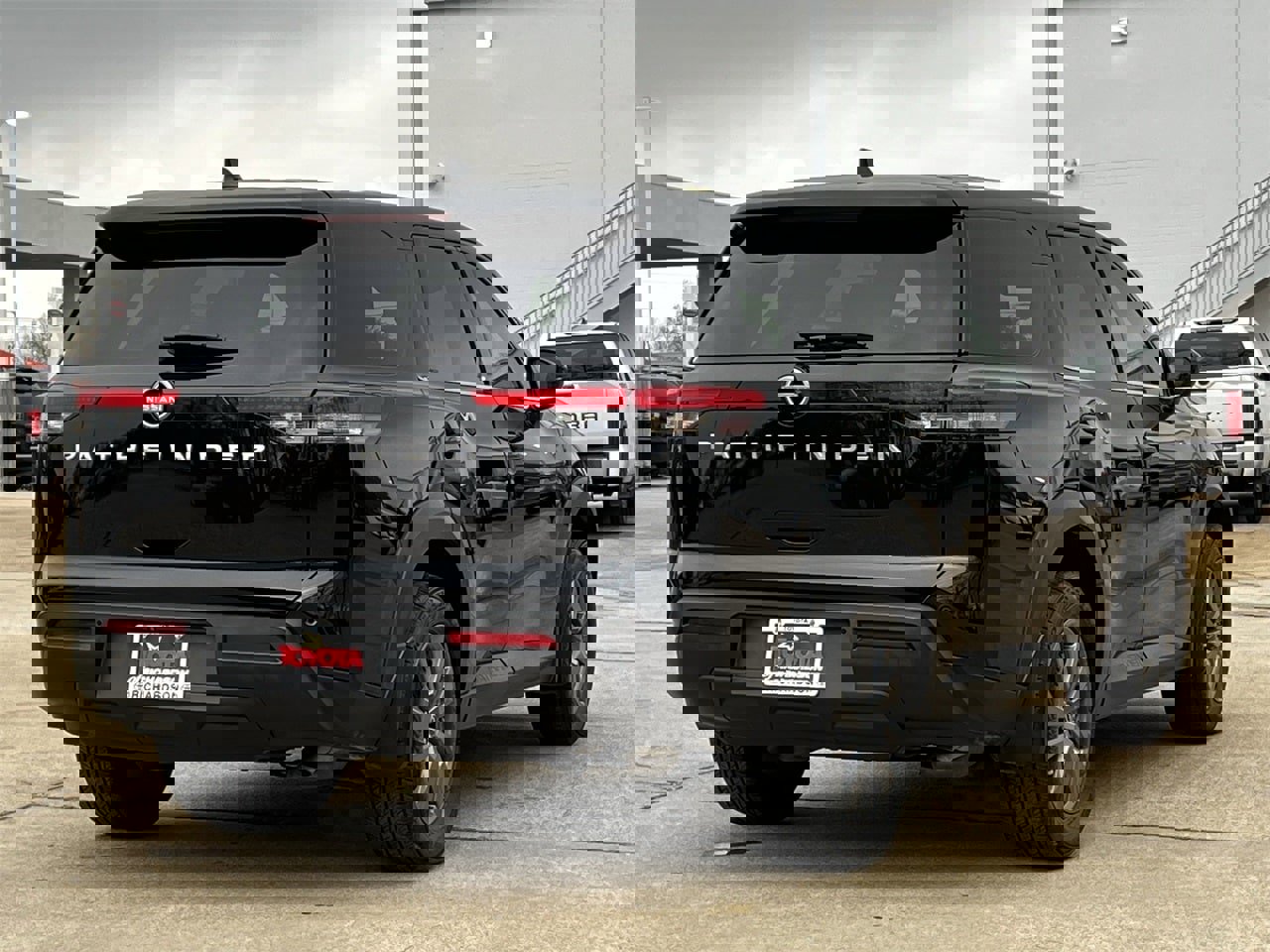 Used 2024 Nissan Pathfinder S w/ Cargo Package image 4