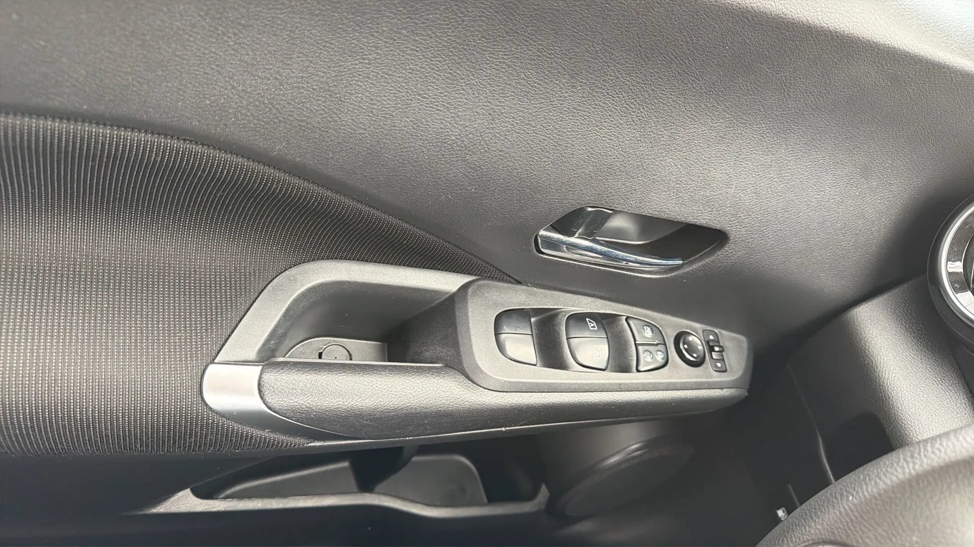 Used 2021 Nissan Kicks SV FWD image 22