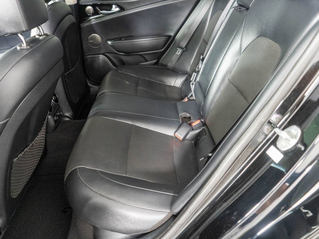 Used 2018 Kia Stinger Premium RWD image 11