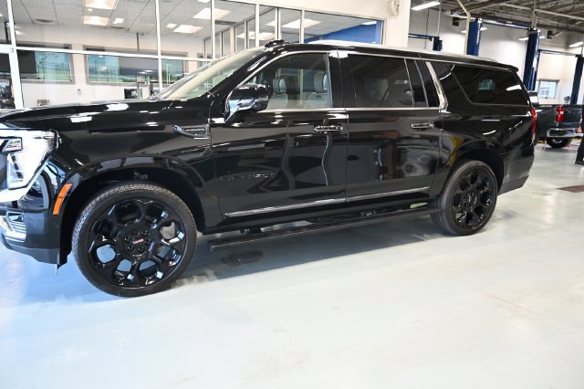 New 2026 GMC Yukon XL Denali Ultimate AWD/4WD image 9