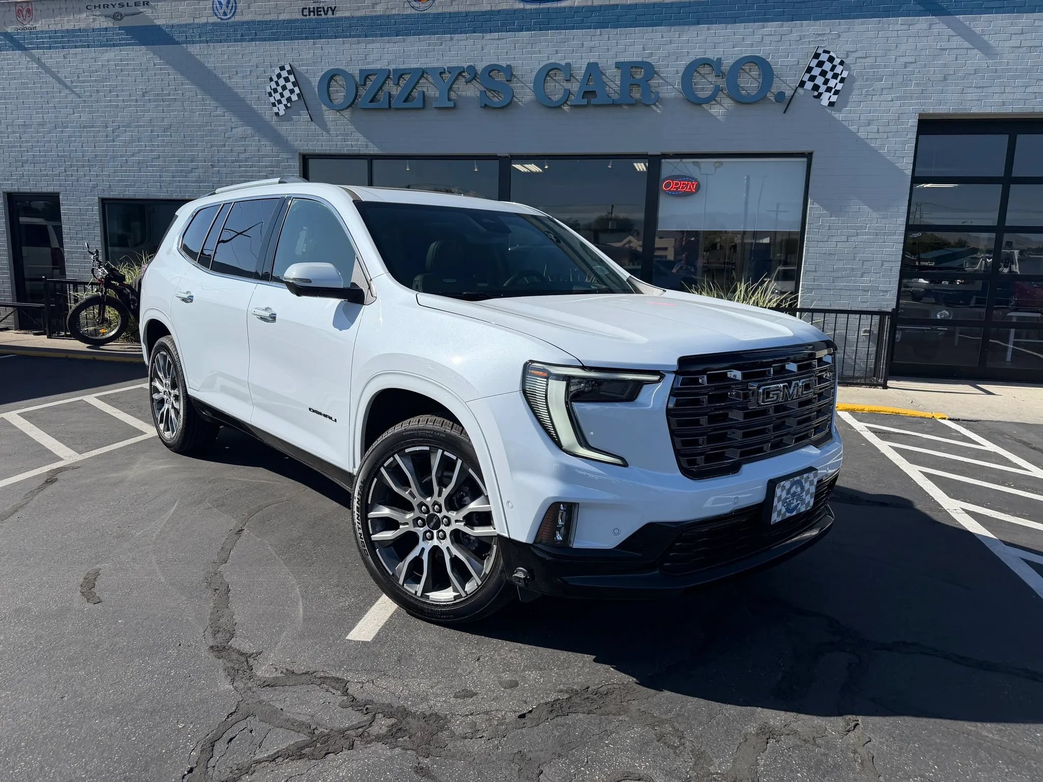Used 2026 GMC Acadia Denali Ultimate AWD/4WD image 2