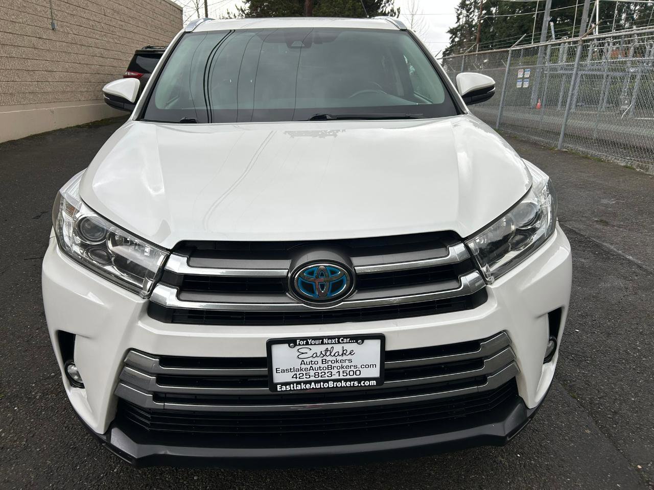 Used 2017 Toyota Highlander Limited w/ Carpet Mat Package image 2