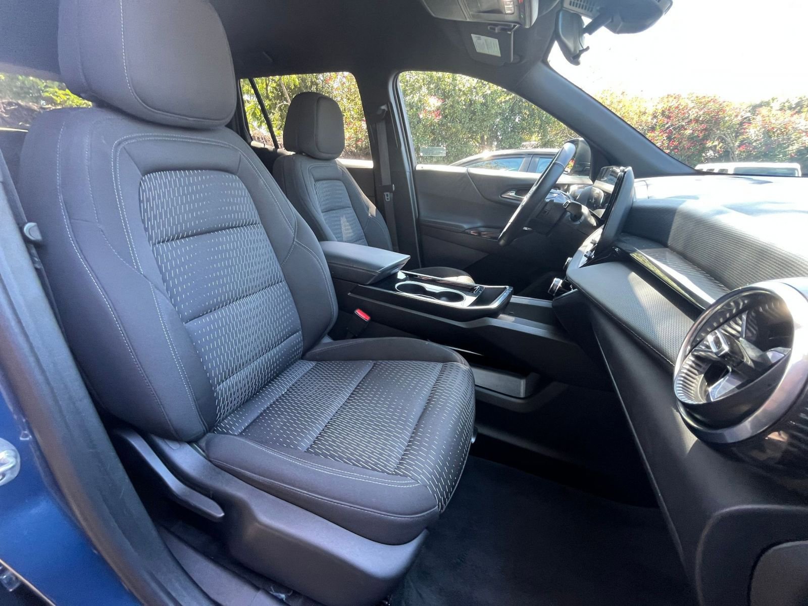 Used 2025 Chevrolet Equinox LT AWD/4WD image 36