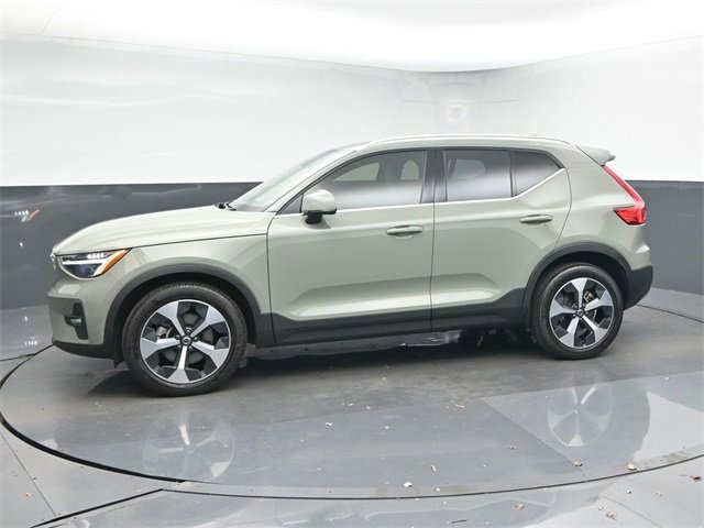 Used 2023 Volvo XC40 B5 Plus w/ Protection Package Premier image 4