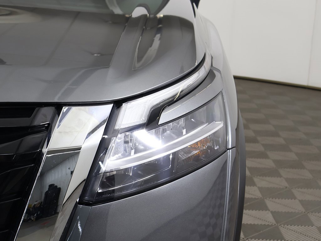 Used 2024 Nissan Pathfinder S image 12