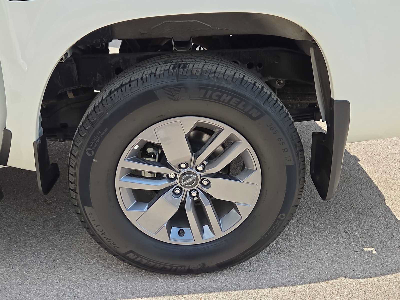 Used 2025 Nissan Frontier SV w/ SV Convenience Package AWD/4WD image 12