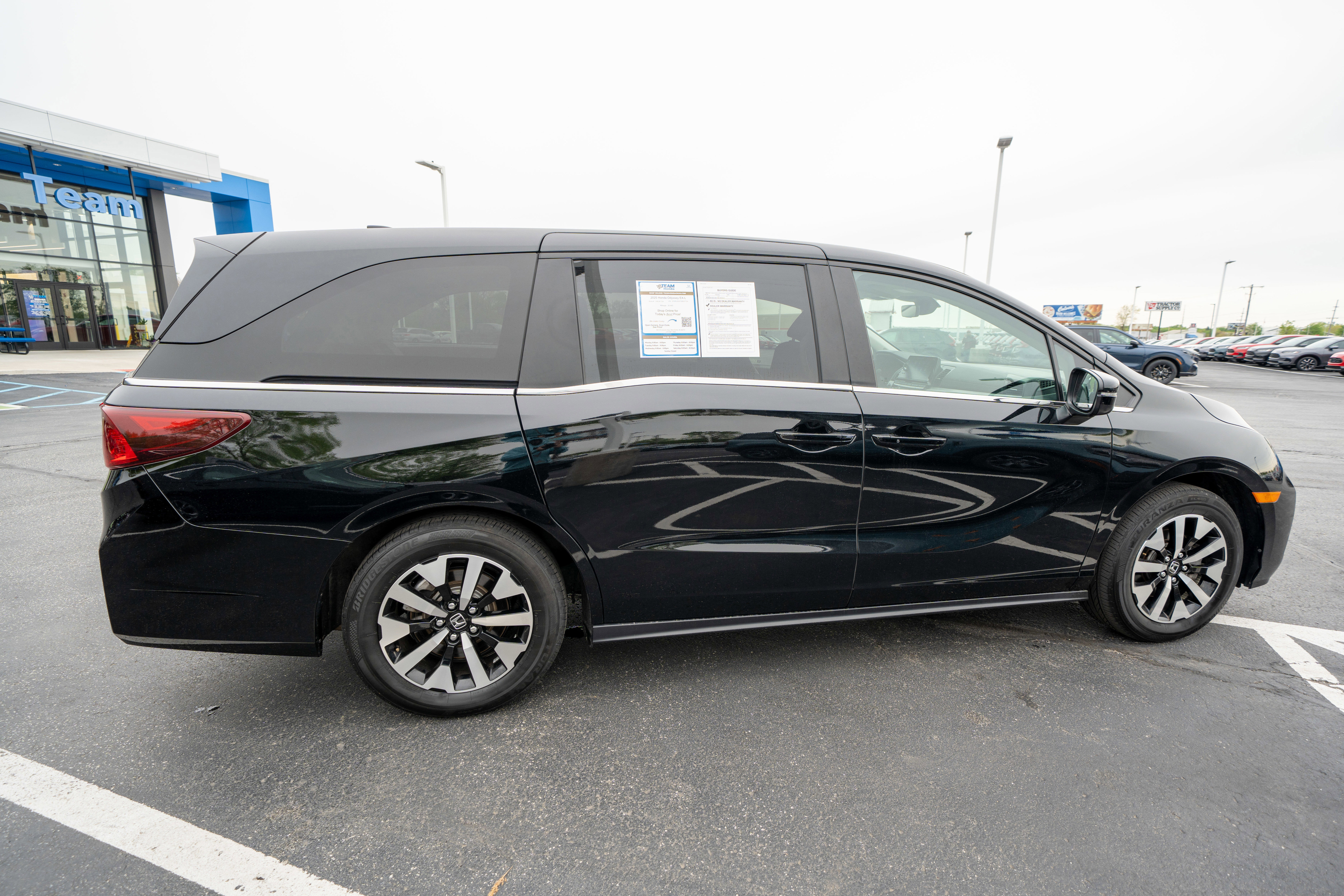 Used 2025 Honda Odyssey EX-L image 6