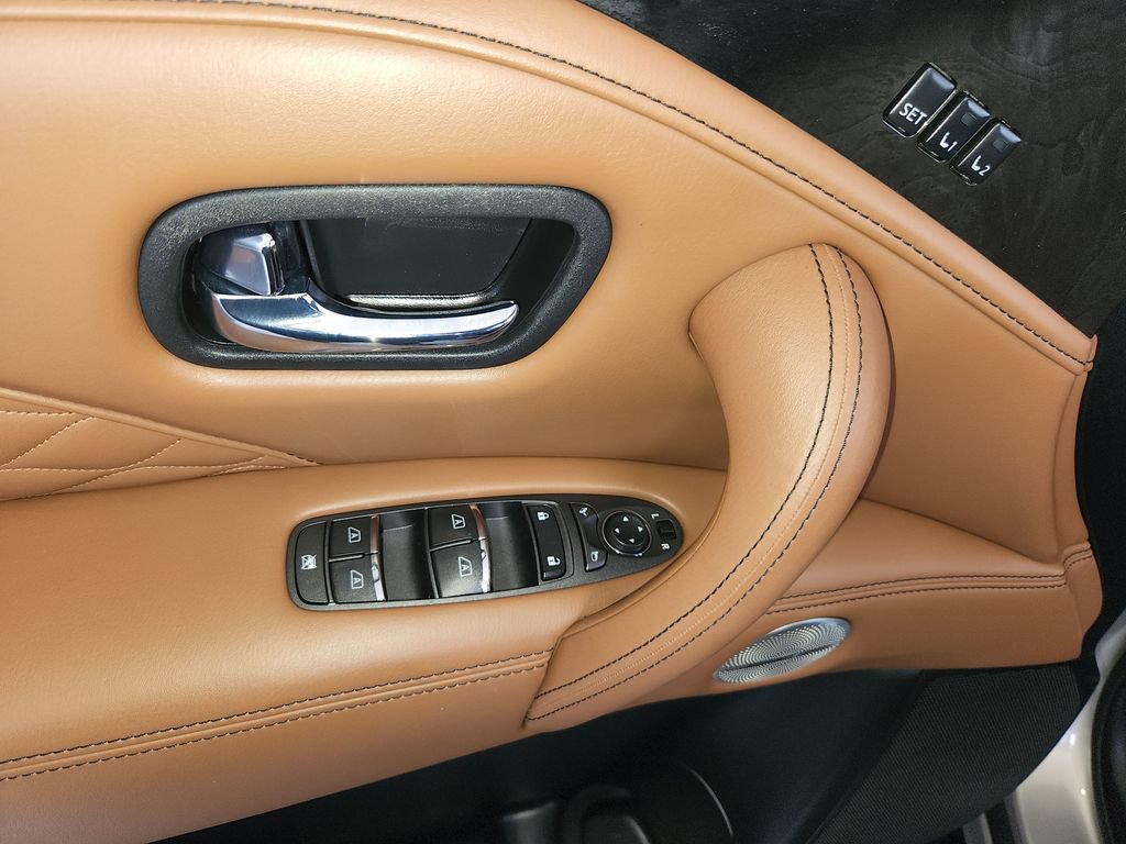 Used 2024 INFINITI QX80 Sensory AWD/4WD image 33